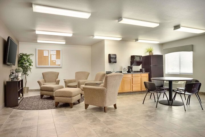 Lounge 18 of 19
