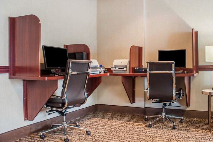 Business Center 67 of 68