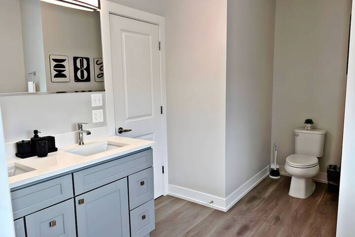 Modern 4BR with Parking - WV rep 4