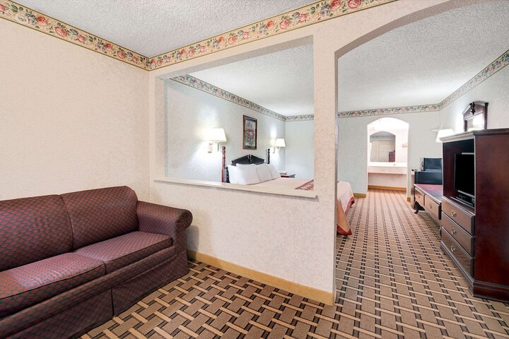 Room 8 of 11
