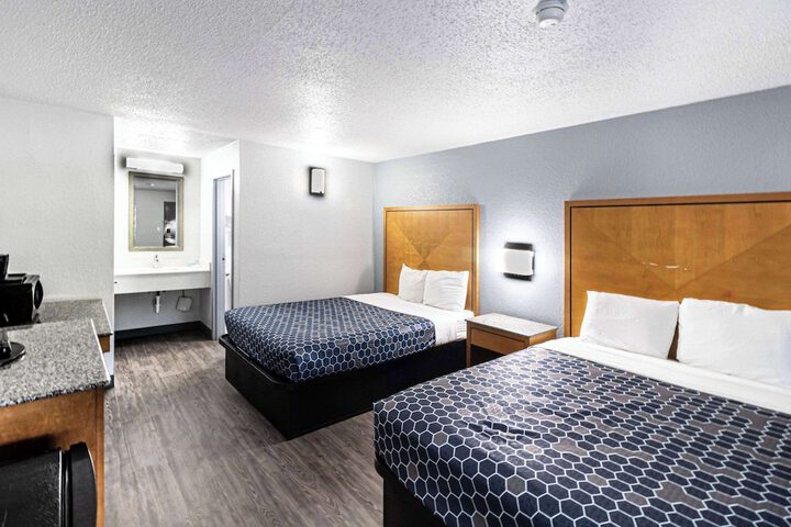 Room 18 of 32