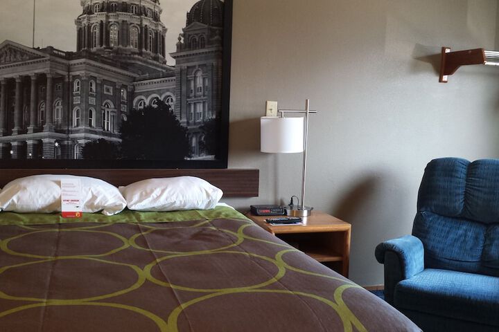 Room 12 of 25