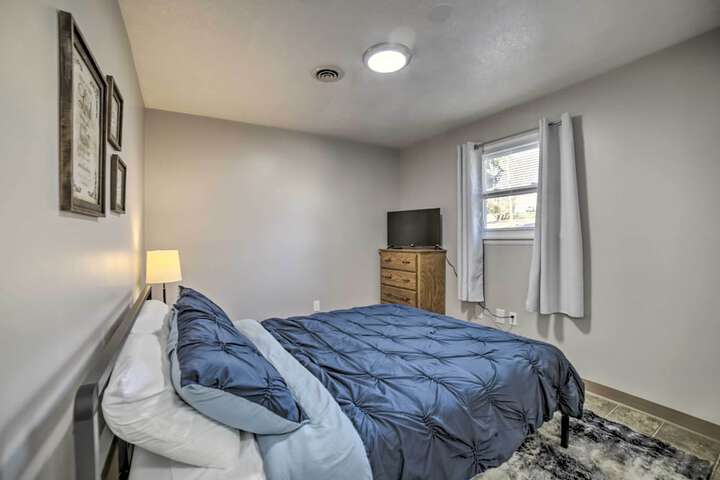 Near Mines & Meadows: Spacious Home w / Game Room