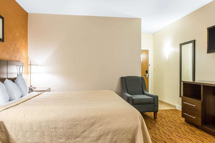 Quality Inn & Suites Middletown - Newport