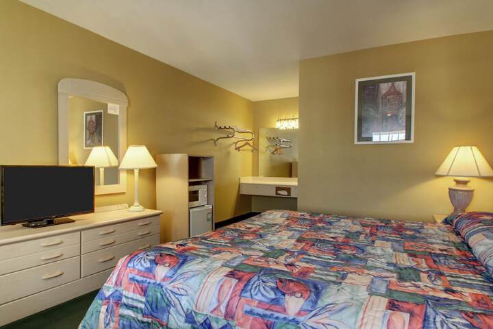 Room 27 of 33
