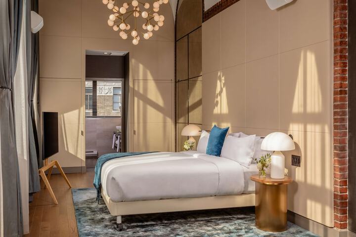 Room 43 of 100