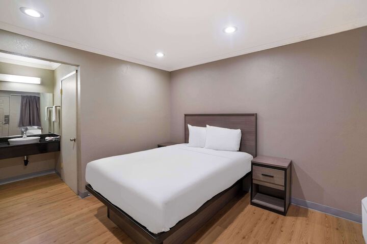 Room 31 of 33