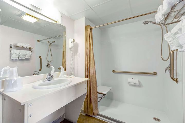 Room 10 of 40