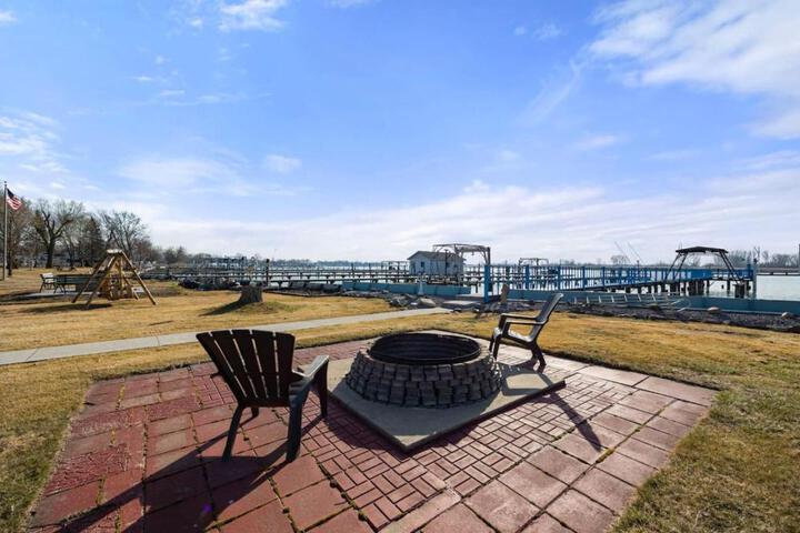 Lakeside Bliss 2BR 1BA with All Modern Comforts