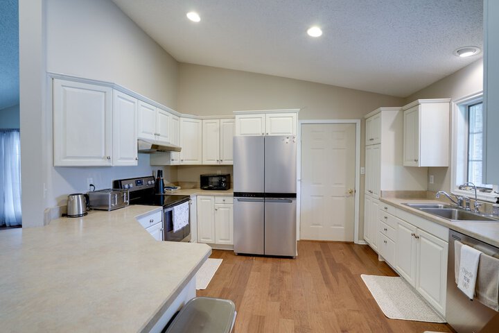Family Minnesota Vacation Rental w / Balcony