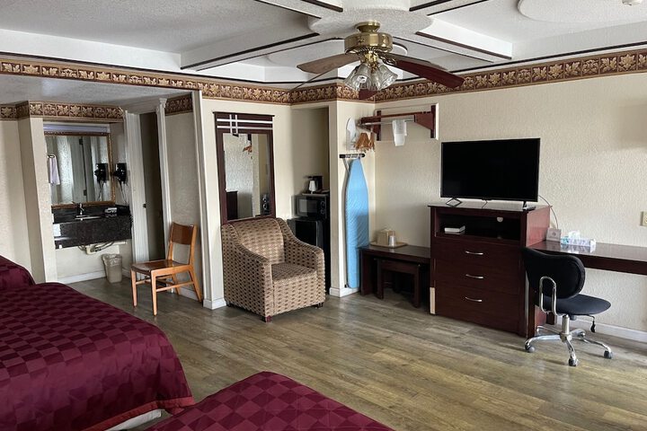 Room 10 of 14