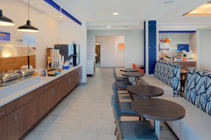 Holiday Inn Express Hotel & Suites Fort Atkinson by IHG
