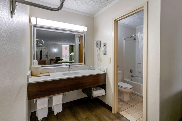 Room 14 of 28