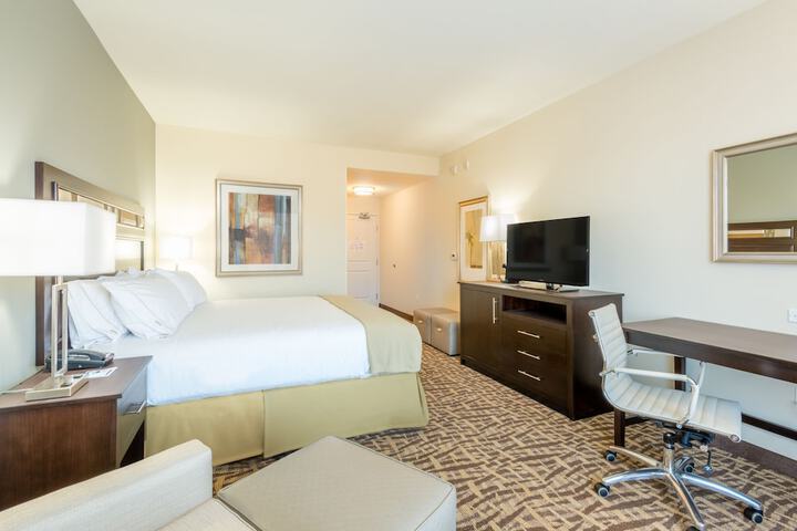 Holiday Inn Express & Suites Denver South - Castle Rock by IHG