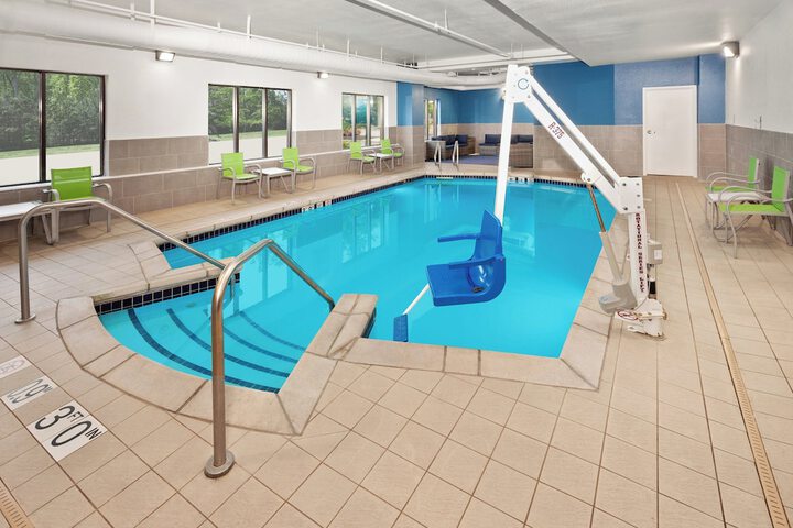 Holiday Inn Express & Suites Chicago West - OHare Arpt Area by IHG