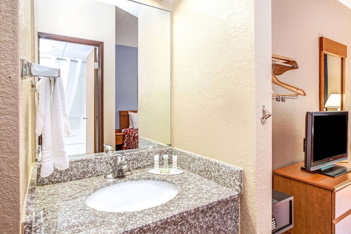 Room 15 of 19