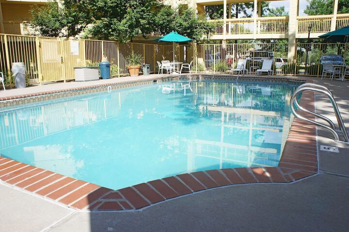 Pool 4 of 25
