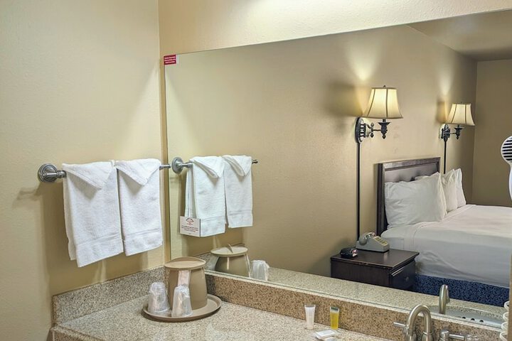 Room 9 of 37