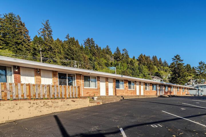 Four Winds Motel