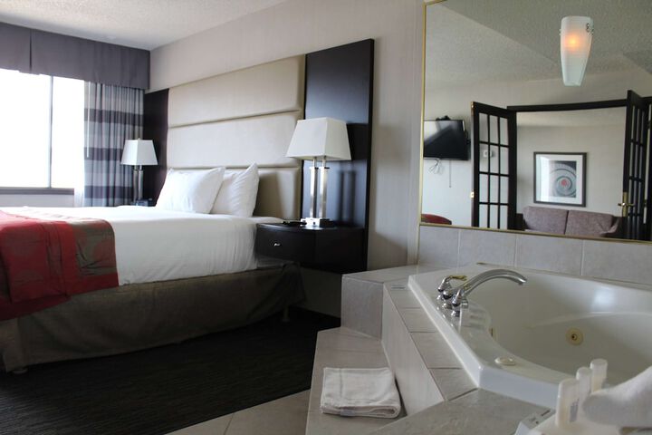 Room 32 of 76