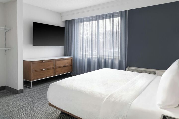 Courtyard by Marriott Cleveland Airport South