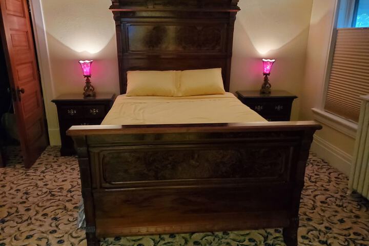 Room 33 of 47