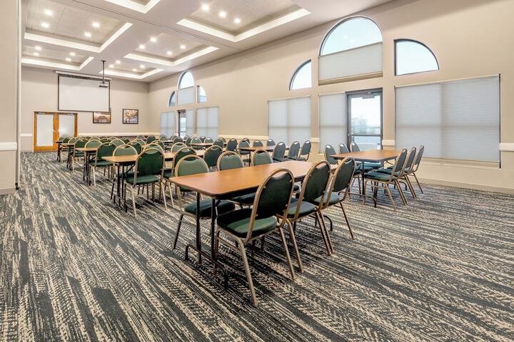 AmericInn by Wyndham Valley City - Conference Center