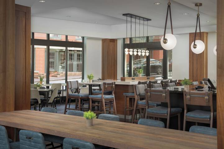 Courtyard by Marriott Richmond Downtown