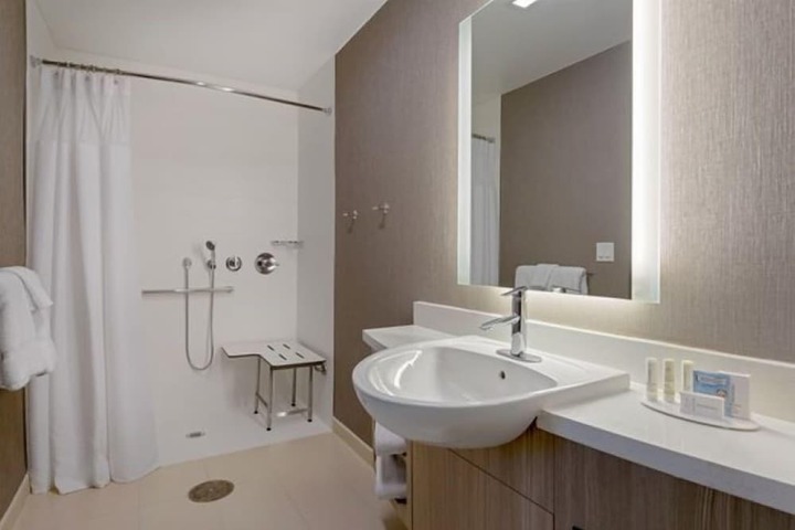 Room 18 of 25