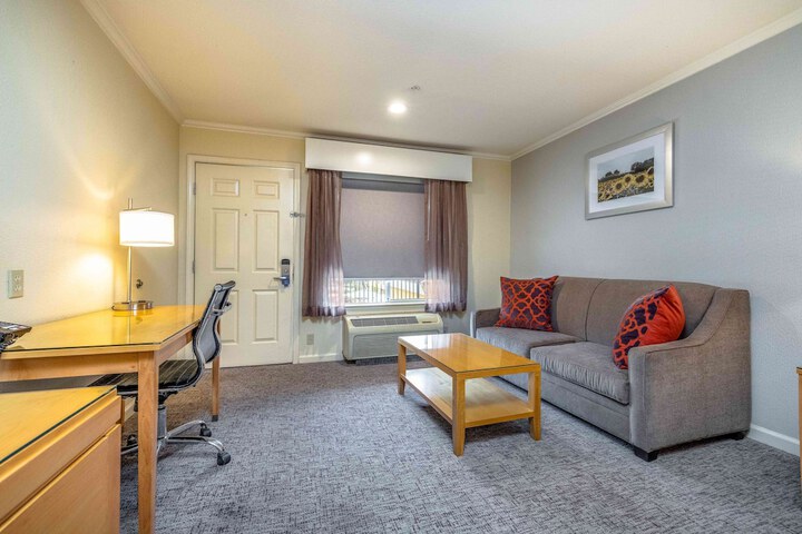 Room 19 of 37