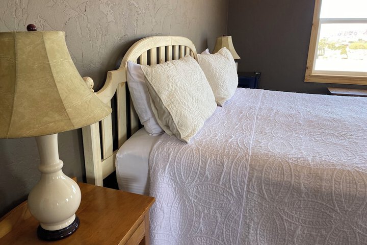 Room 32 of 136