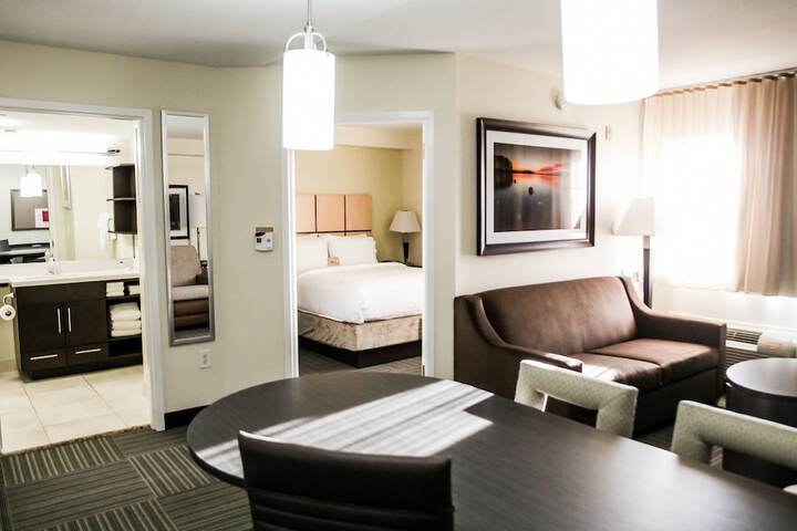 Room 13 of 32