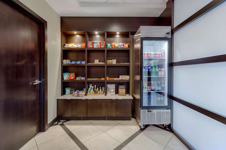 Best Western Premier Denham Inn & Suites