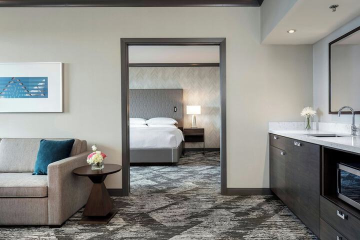 Sheraton Vancouver Guildford Hotel
