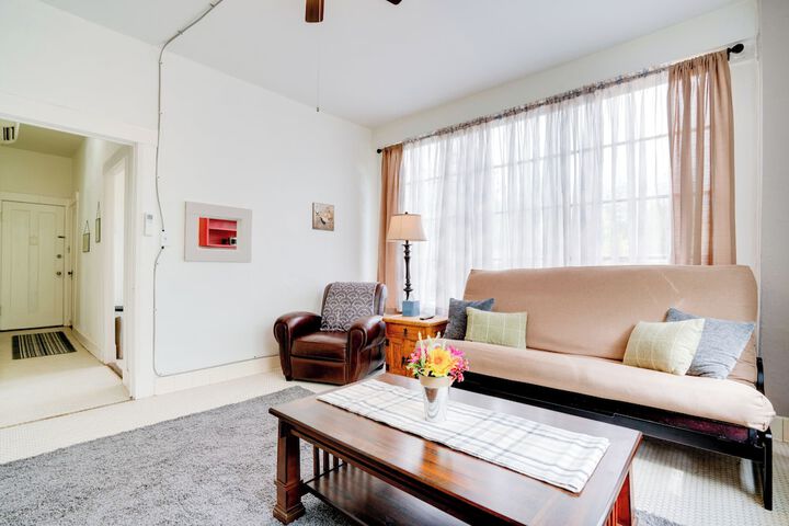 Downtown Schertz Vacation Rental Near Restaurants!