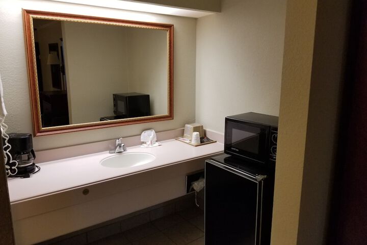 Super 8 by Wyndham Longview / North