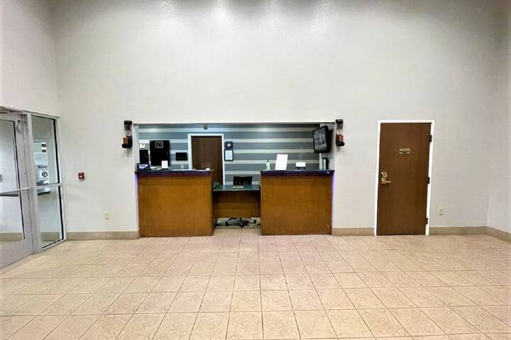 Star City Inn & Suites