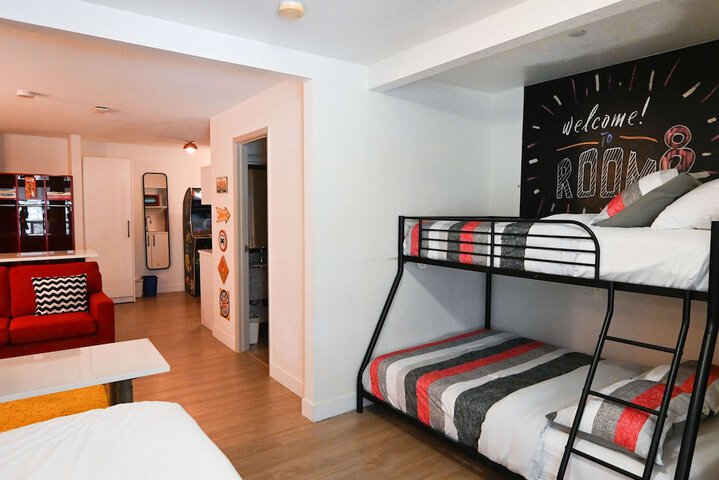 Room 21 of 40