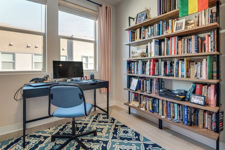 12 Mi to Dtla! Multi-level Charmer w / Pool Access