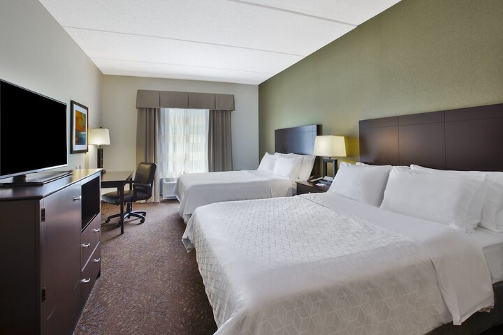 Room 33 of 65