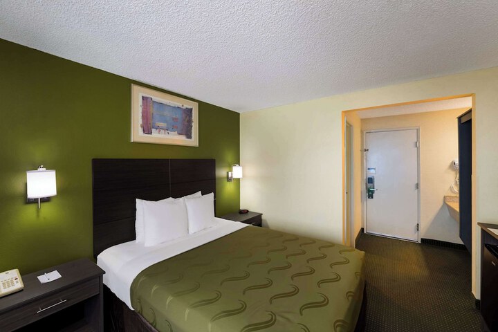 Room 25 of 37