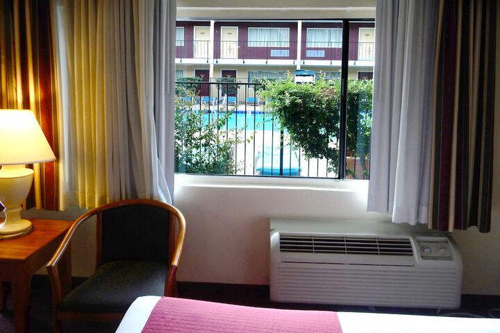 Room 27 of 46