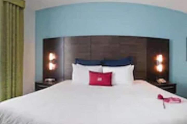 Room 25 of 60