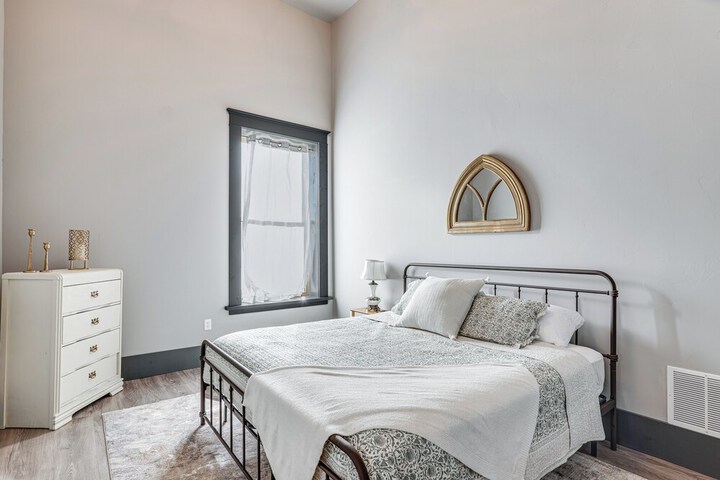 Florence Vacation Rental w / Rooftop Deck!