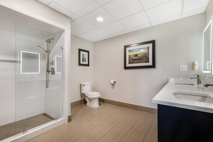 Comfort Suites Chincoteague Island Bayfront Resort