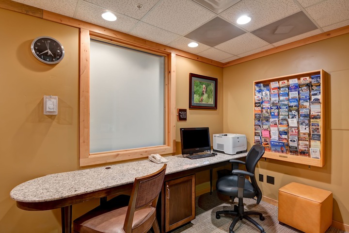 Business Center 109 of 111