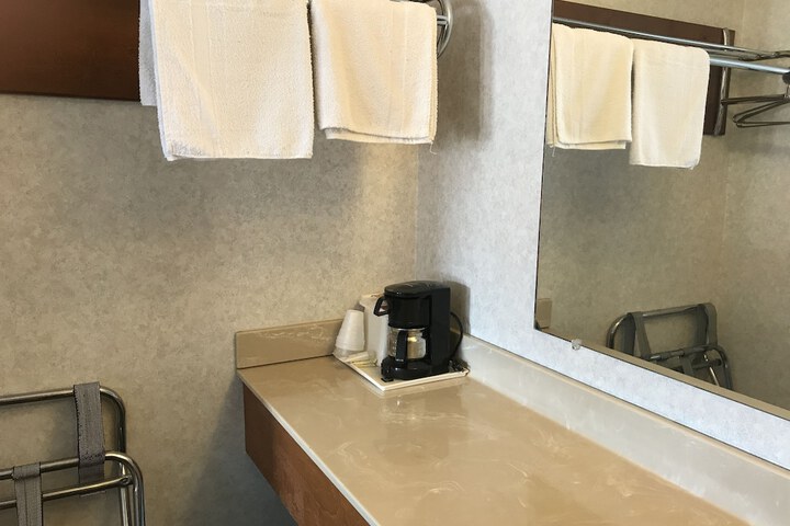 Room 32 of 86