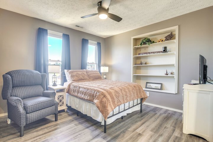 Downtown Condo 23 Mi to Hocking Hills State Park