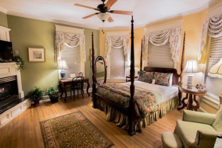 Room 32 of 48