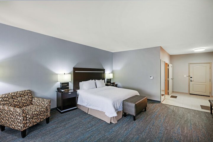 Room 7 of 32